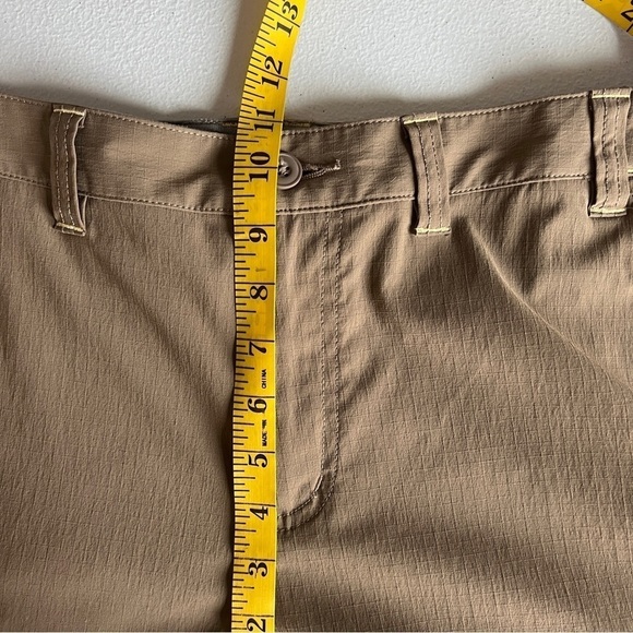 Duluth Trading Men's Nylon Cargo Pants Tan/Brown Elastic Waist Size 18x33 - Picture 6 of 9
